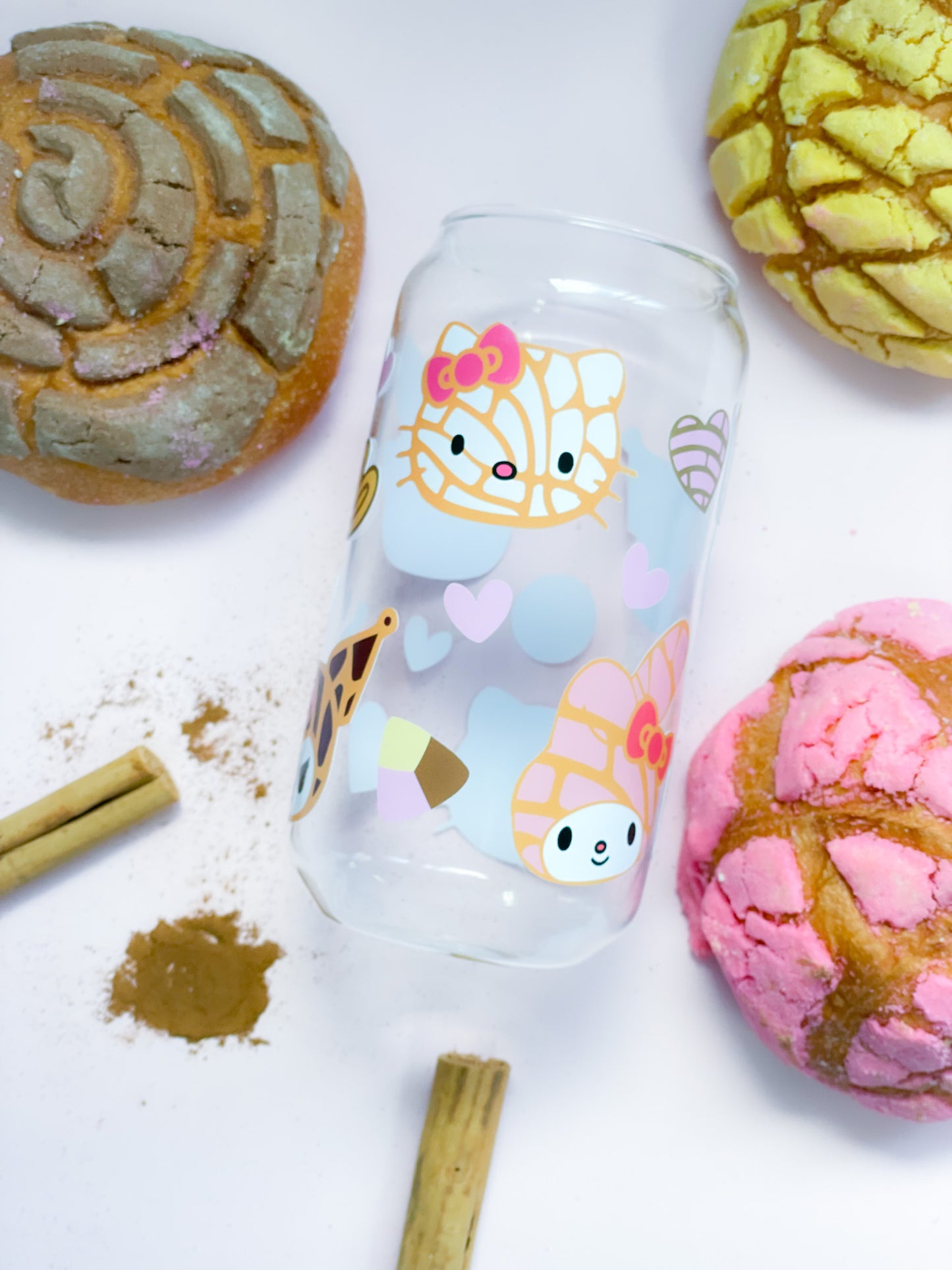 Kitty and Friends Concha Glass Can