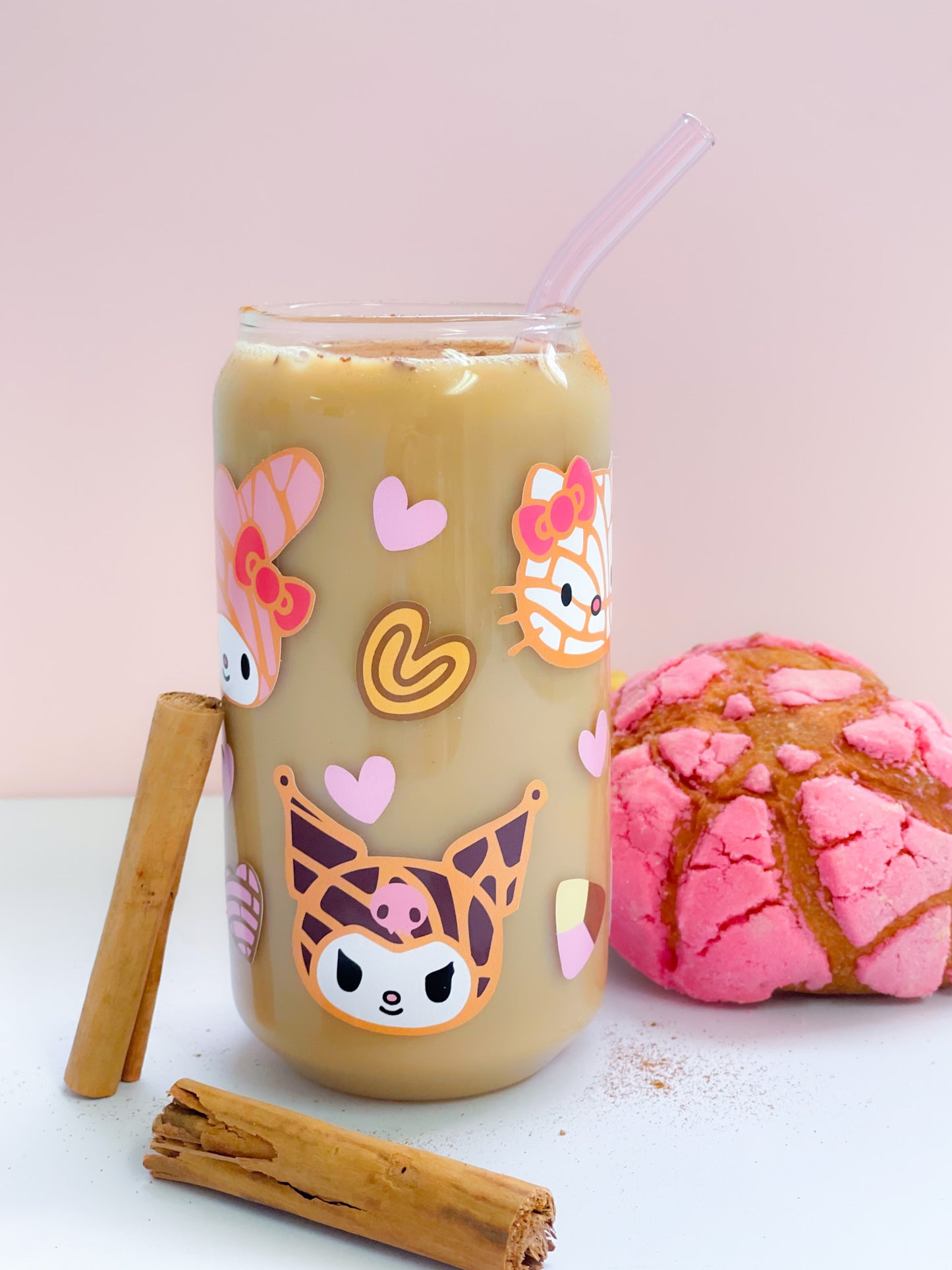 Kitty and Friends Concha Glass Can