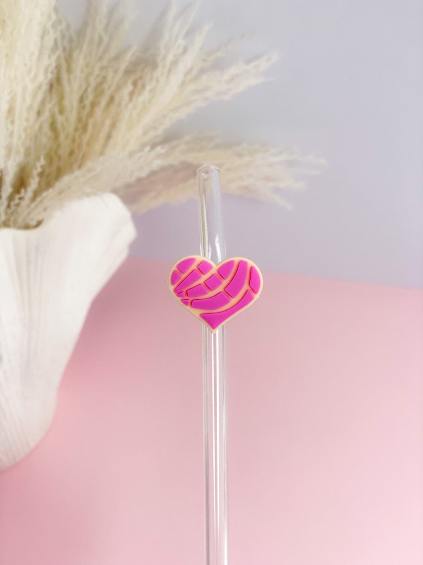 Concha Hearts Straw Charms