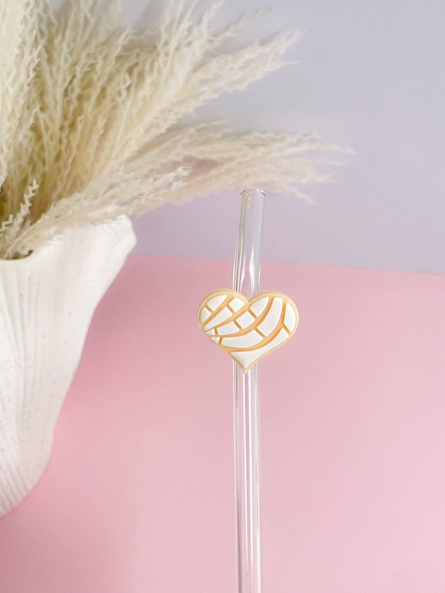 Concha Hearts Straw Charms